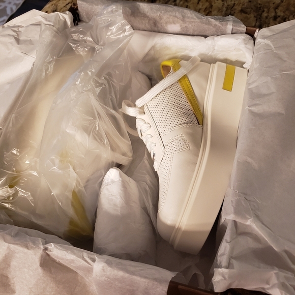 NIB Linea Paola Platform Sneakers - Sz 5.5 - Picture 5 of 7